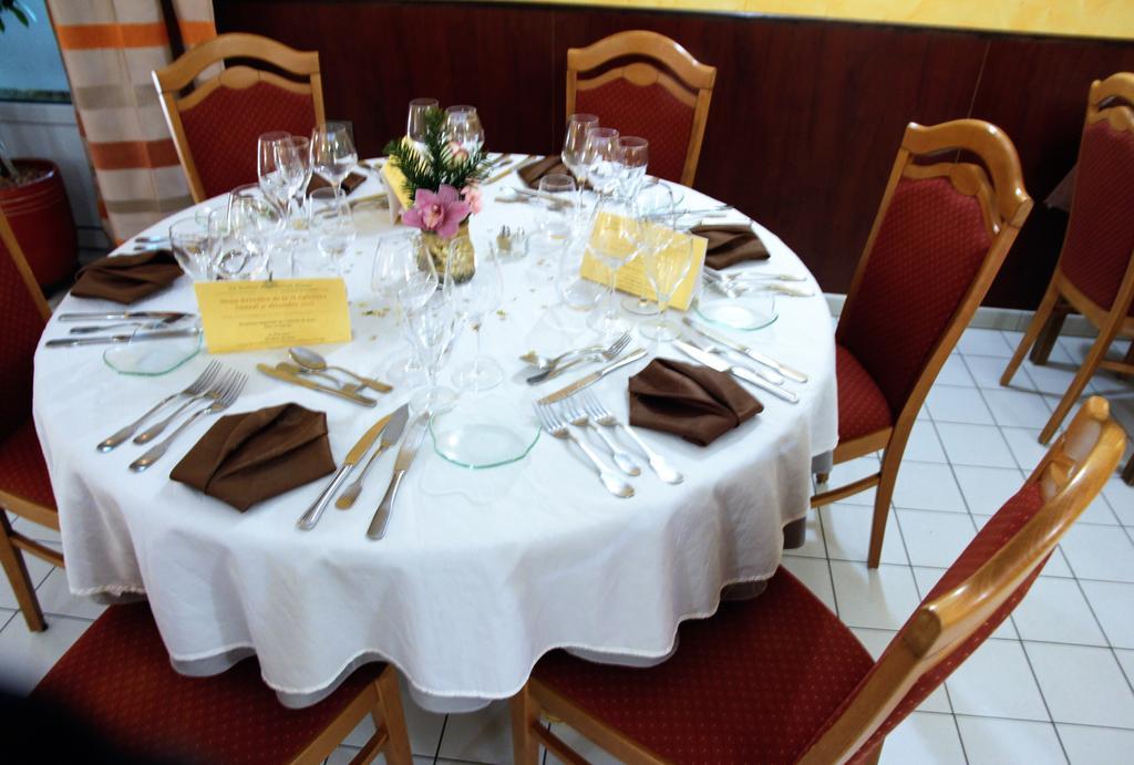 Auberge Du Cheval Blanc Бомон-Пье-де-Бёф Экстерьер фото